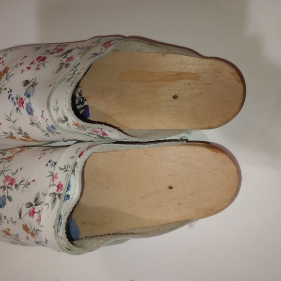 Shoes - Picture 3 of 4